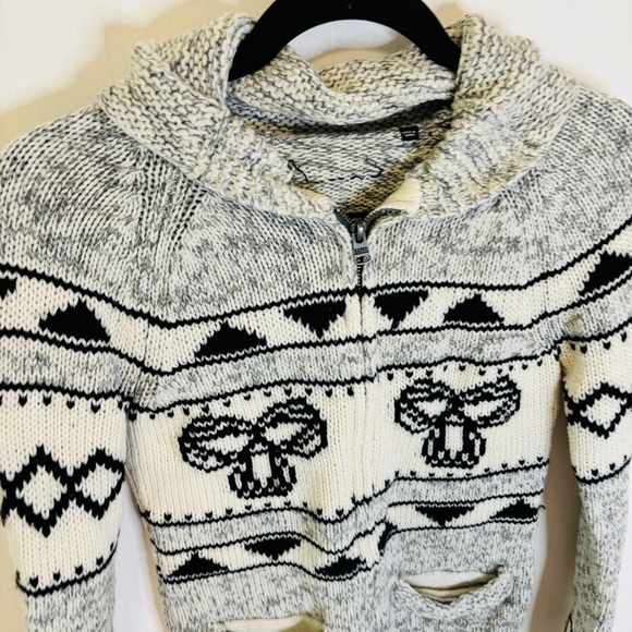 Aritzia TNA Sea To Sky 100% lambswool Sweater Grey Sz Small - Picture 3 of 7